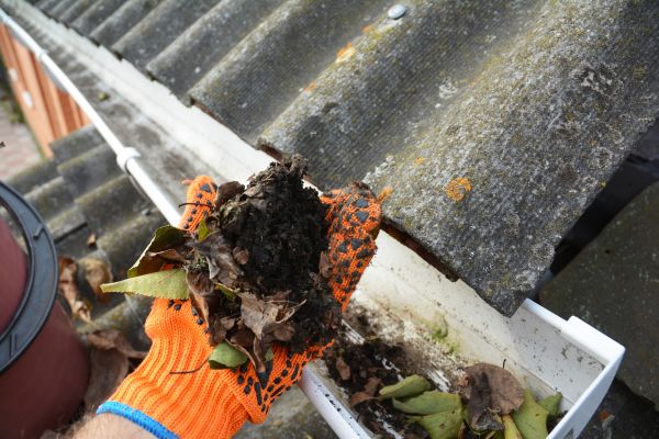 Seamless Gutter Cleaning in Navarre