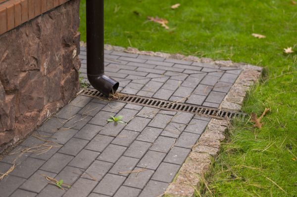 Cost of Gutter Drain Maintenance in Navarre