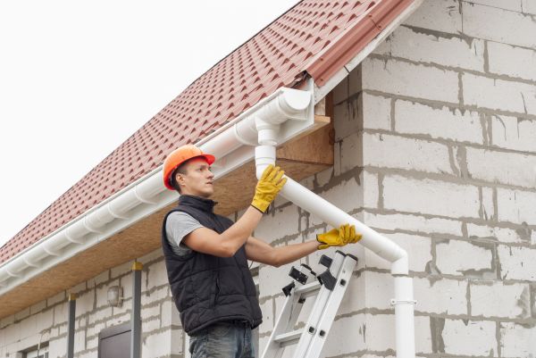 Cost of Gutter Downspout Unclogging in Navarre